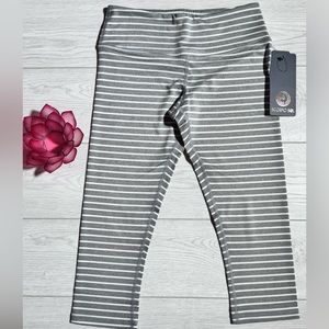 Scorpio Sol Yoga Crops - Size XS - Grey & White